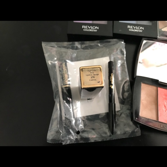 Random makeup bundle - Picture 5 of 5